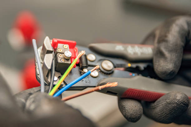 Best Emergency Electrical Repair  in Novi, MI